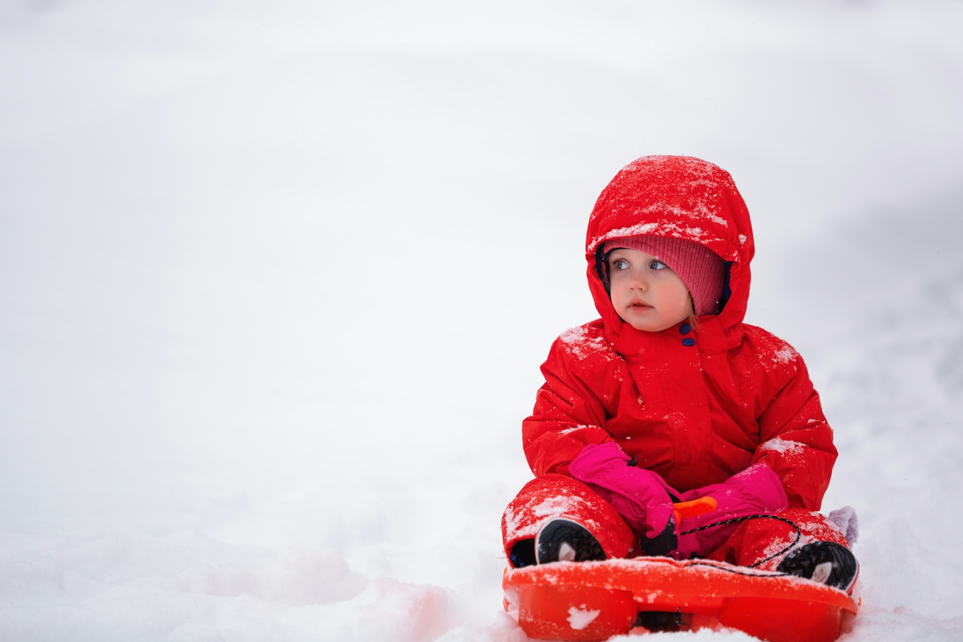 Winter kind op slee